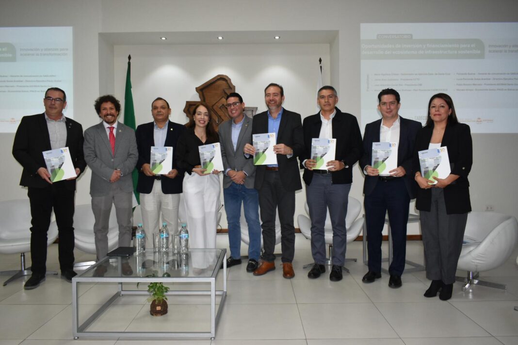 Gobernador en ejercicio de Santa Cruz, Mario Aguilera, y representantes de entidades clave como Pacto Global, CRE, SAGUAPAC, ASOBAN Santa Cruz y el Comité Técnico Departamental
